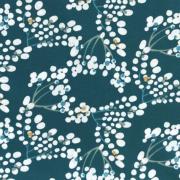 fleurs blanches sur fond bleu turquoise