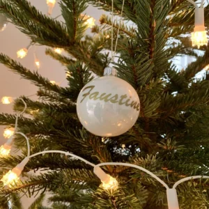 Boule de Noël en verre personnalisée avec prénom