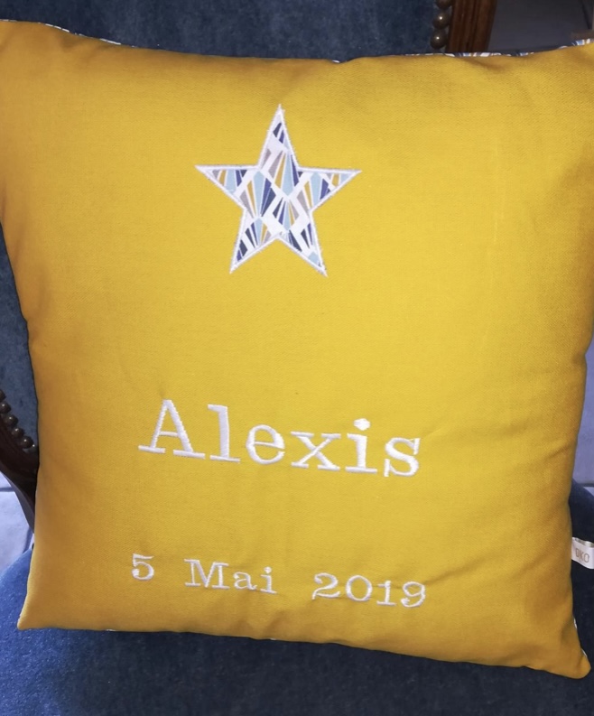 Coussin personnalisé avec prénom brodé