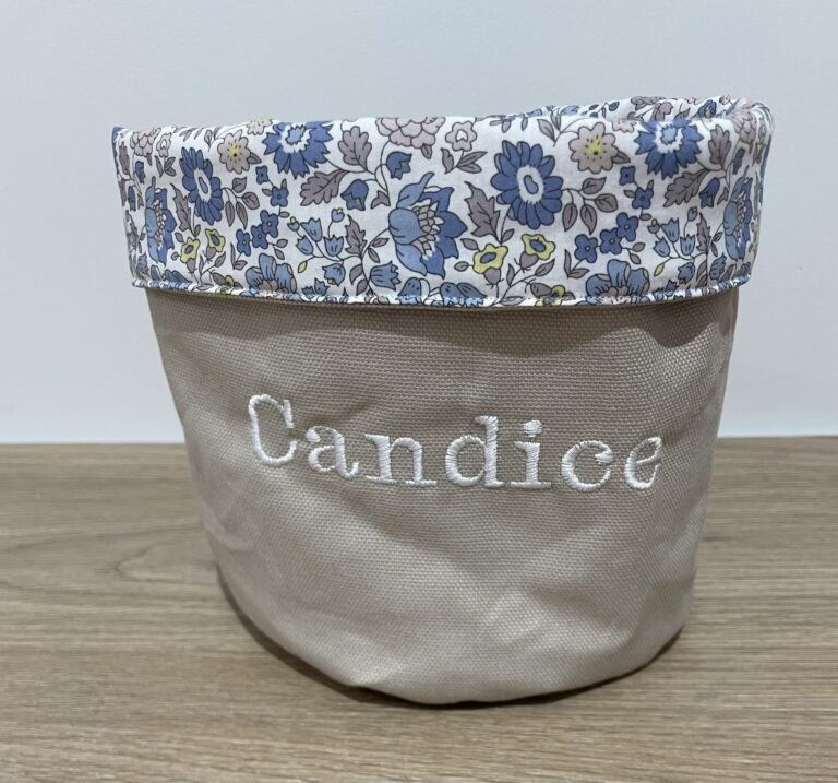 Panière à lingettes bébé personnalisée avec prénom brodé