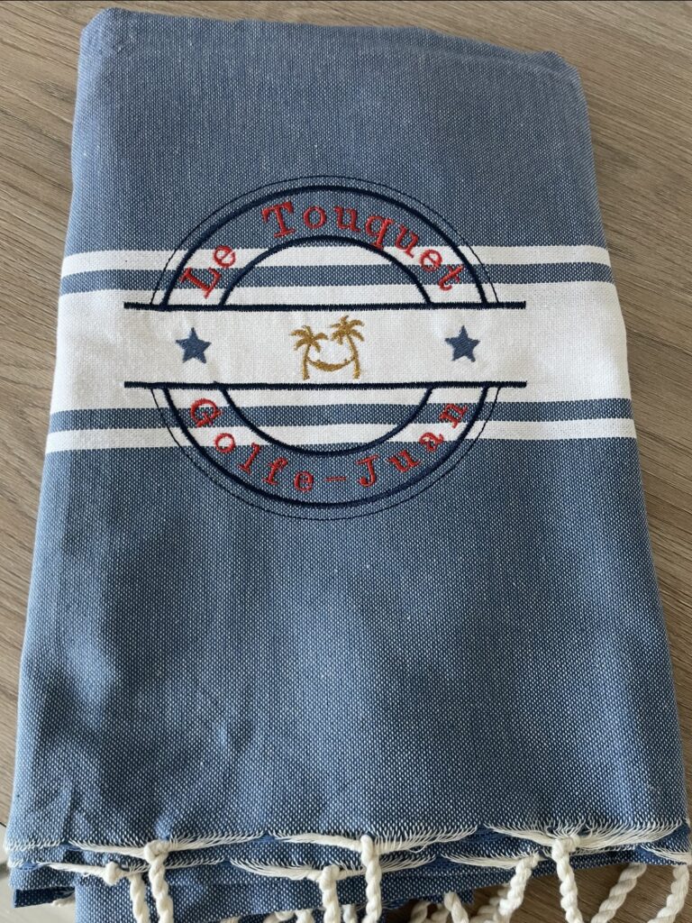 Serviette de plage/bain personnalisée avec prénom (fouta) — vue alternative