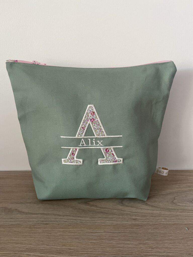 Trousse à doudou maternelle avec prénom brodé