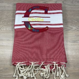 Fouta enfant personnalisée avec prénom brodé DKO d'Anne So