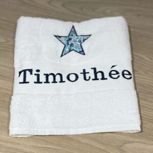 Serviette de toilette personnalisée avec prénom brodé