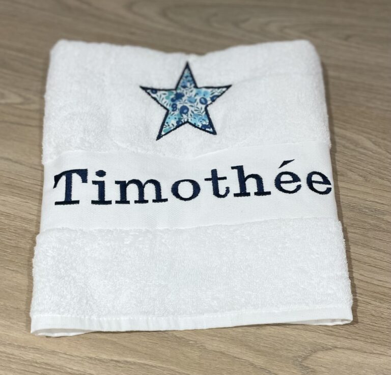 Serviette de toilette personnalisée avec prénom brodé