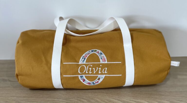 Sac polochon personnalisé avec prénom brodé — vue alternative
