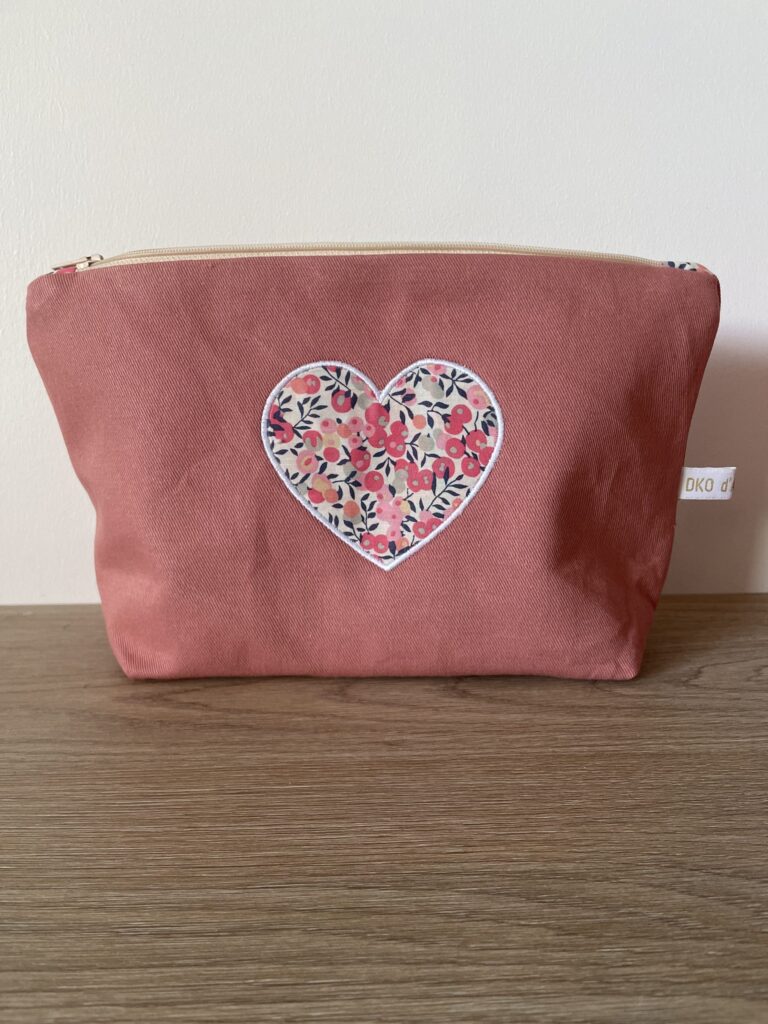 Trousse de toilette bébé naissance avec prénom brodé — vue alternative