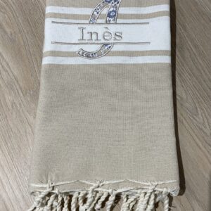 Fouta enfant personnalisée avec prénom brodé DKO d'Anne So