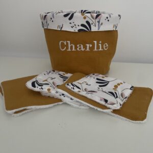 Trousse à lingettes bébé personnalisée avec prénom brodé DKO d'Anne So