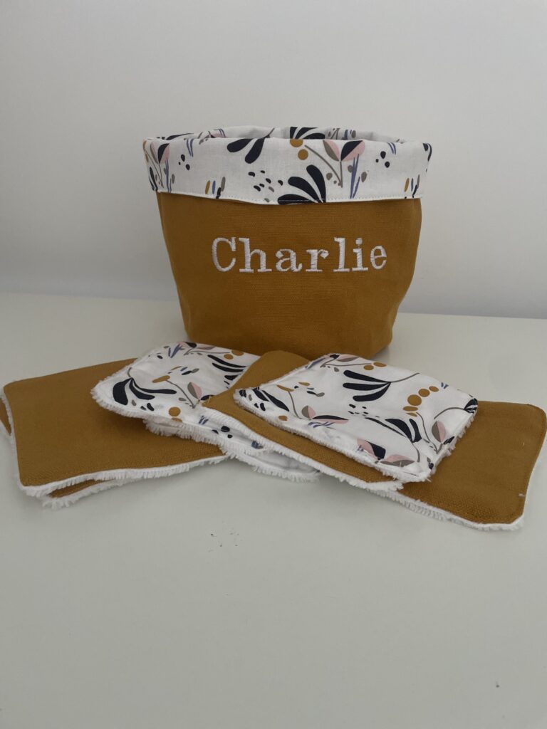 Panière à lingettes bébé personnalisée avec prénom brodé — vue alternative