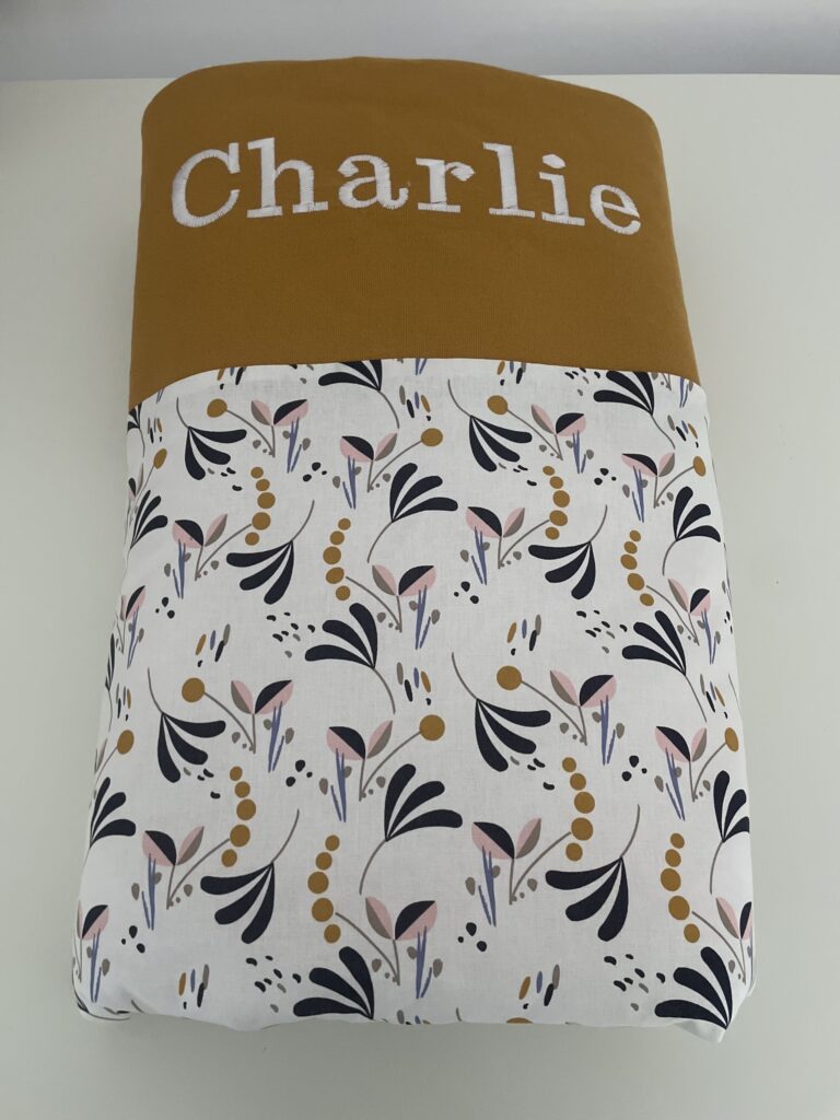 Couverture bébé personnalisée avec prénom brodé — vue alternative